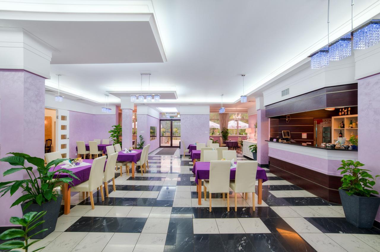 Imperium - Hotel Restauracja Firlej Bagian luar foto