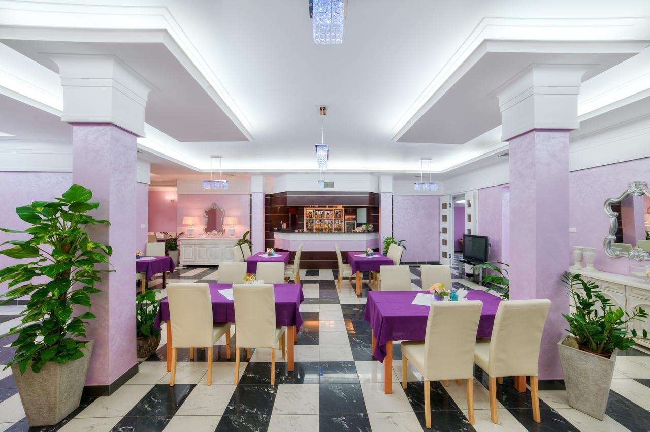 Imperium - Hotel Restauracja Firlej Bagian luar foto