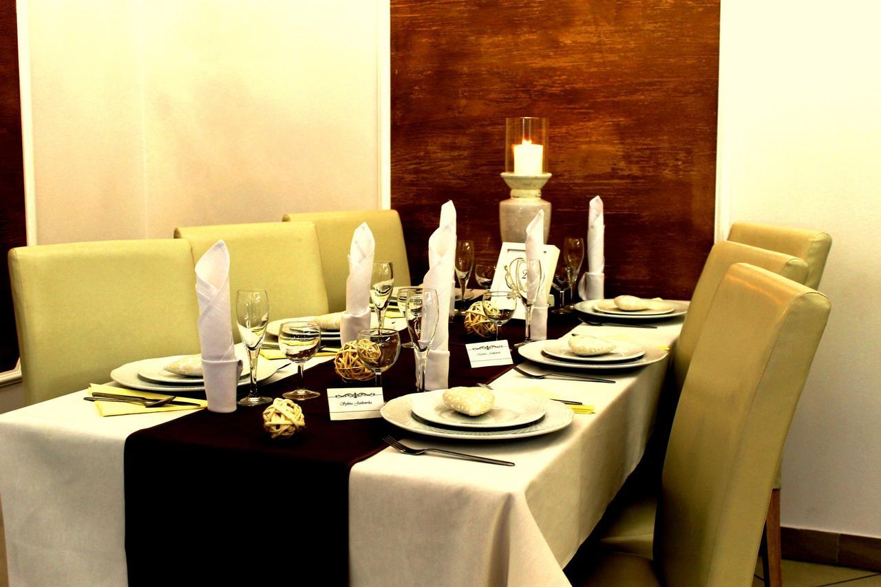 Imperium - Hotel Restauracja Firlej Bagian luar foto